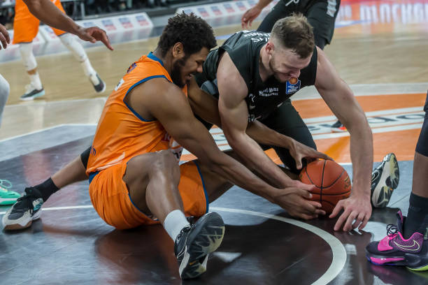 向来以战术 向来以战术